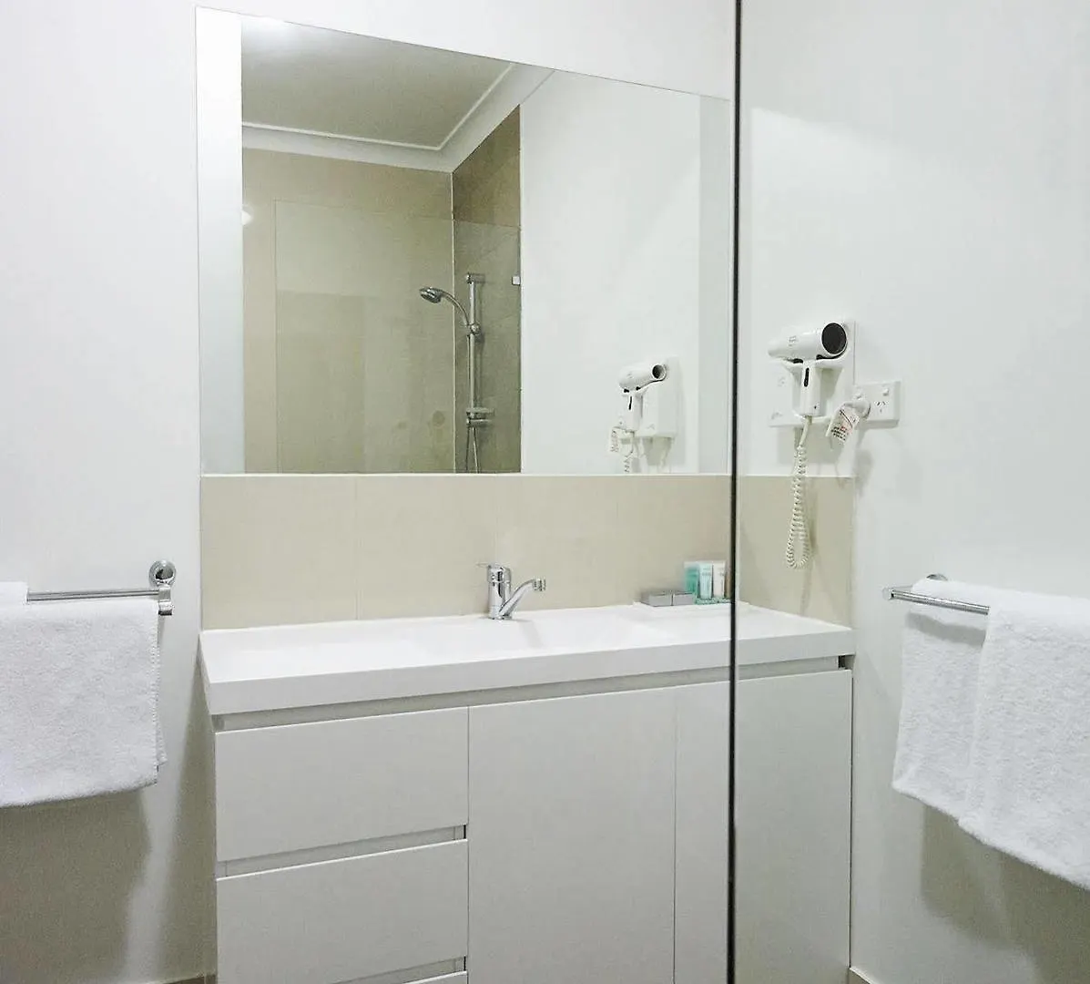 Oxley Court Serviced Apartments Canberra 4*,  Australia