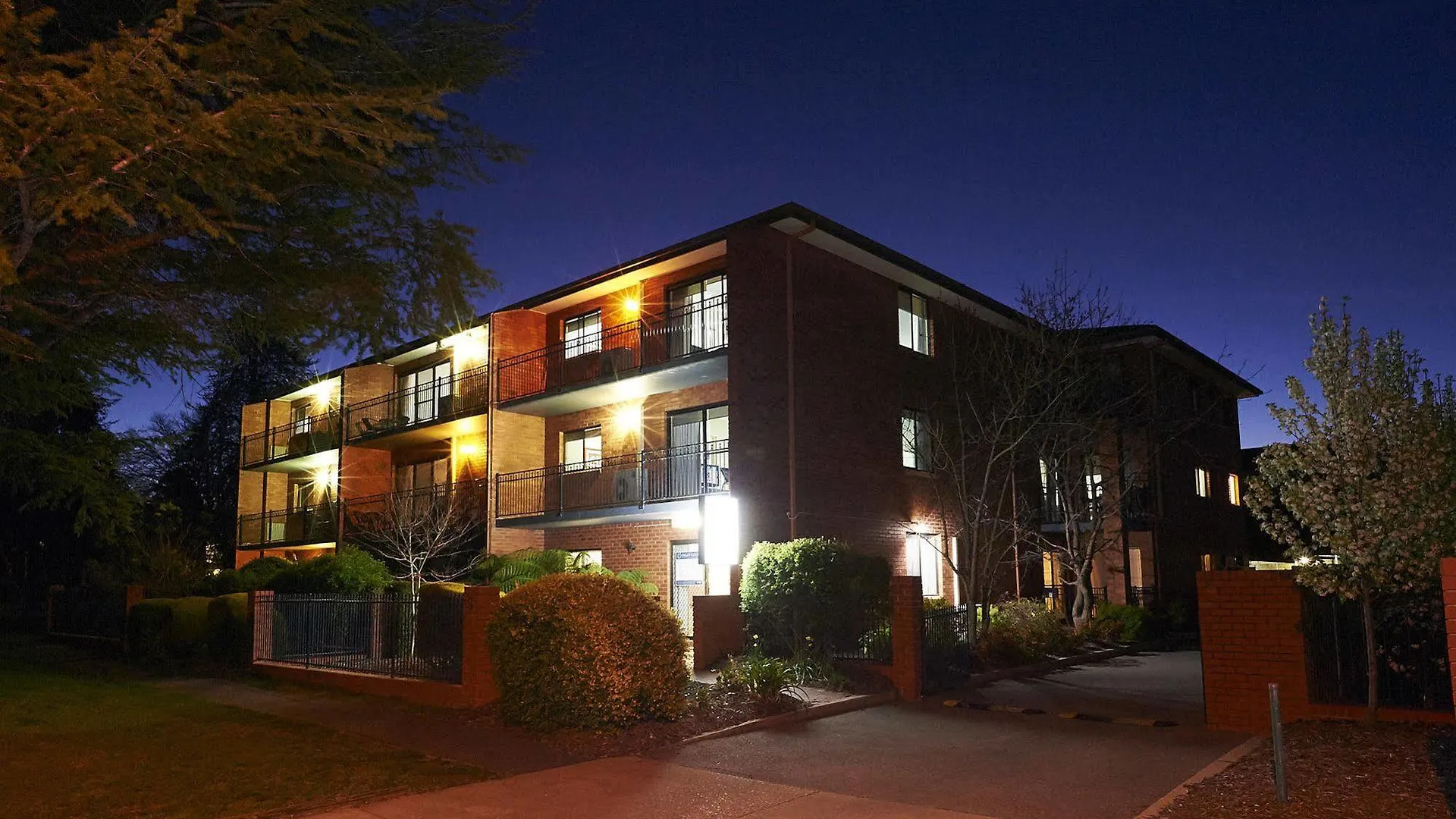 Oxley Court Serviced Apartments Canberra Aparthotel